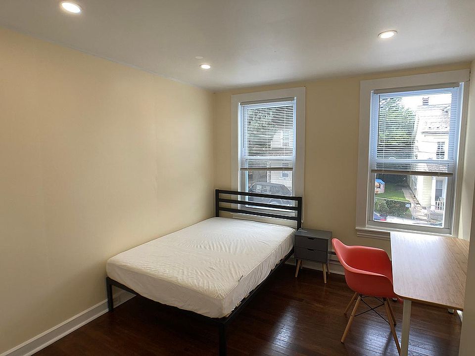 1st image of 535 Carlton Ave