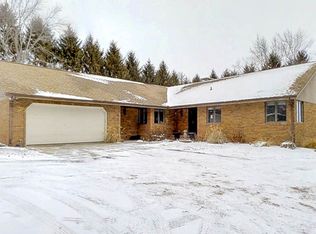 1 Stewart Ln, Sidney, IL
