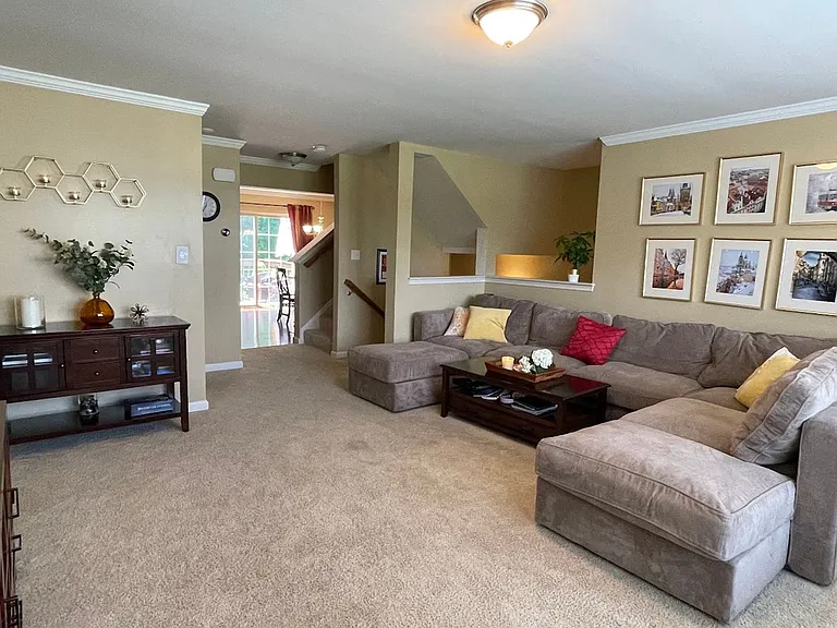 615 Keswick Ct — Photo 9