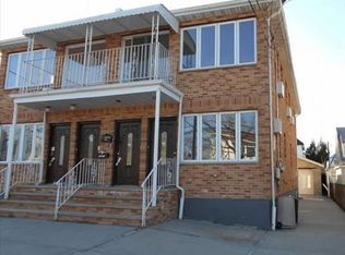 14122 249th St, Rosedale, NY 11422