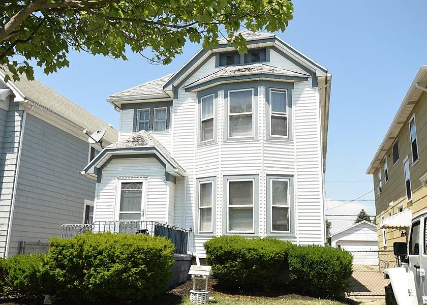 1st image of 428 Taunton Pl
