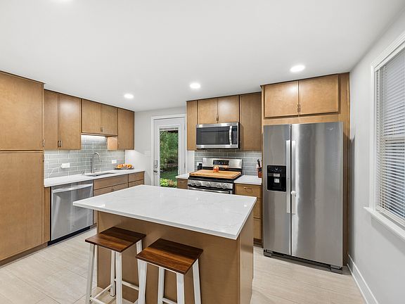5th image of 3519 Maple Ave #0