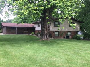 2100 Main Dr, Highland, IL 62249