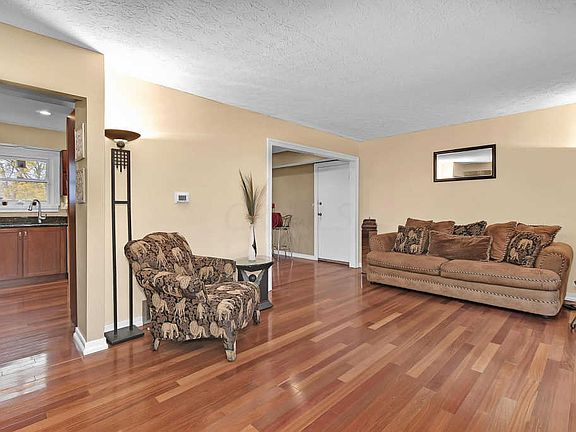 4th image of 6066 Meadow Wood Ln