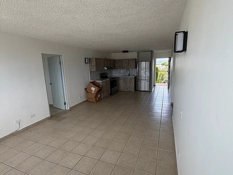 1050 Las Palmas Ave — Photo 3