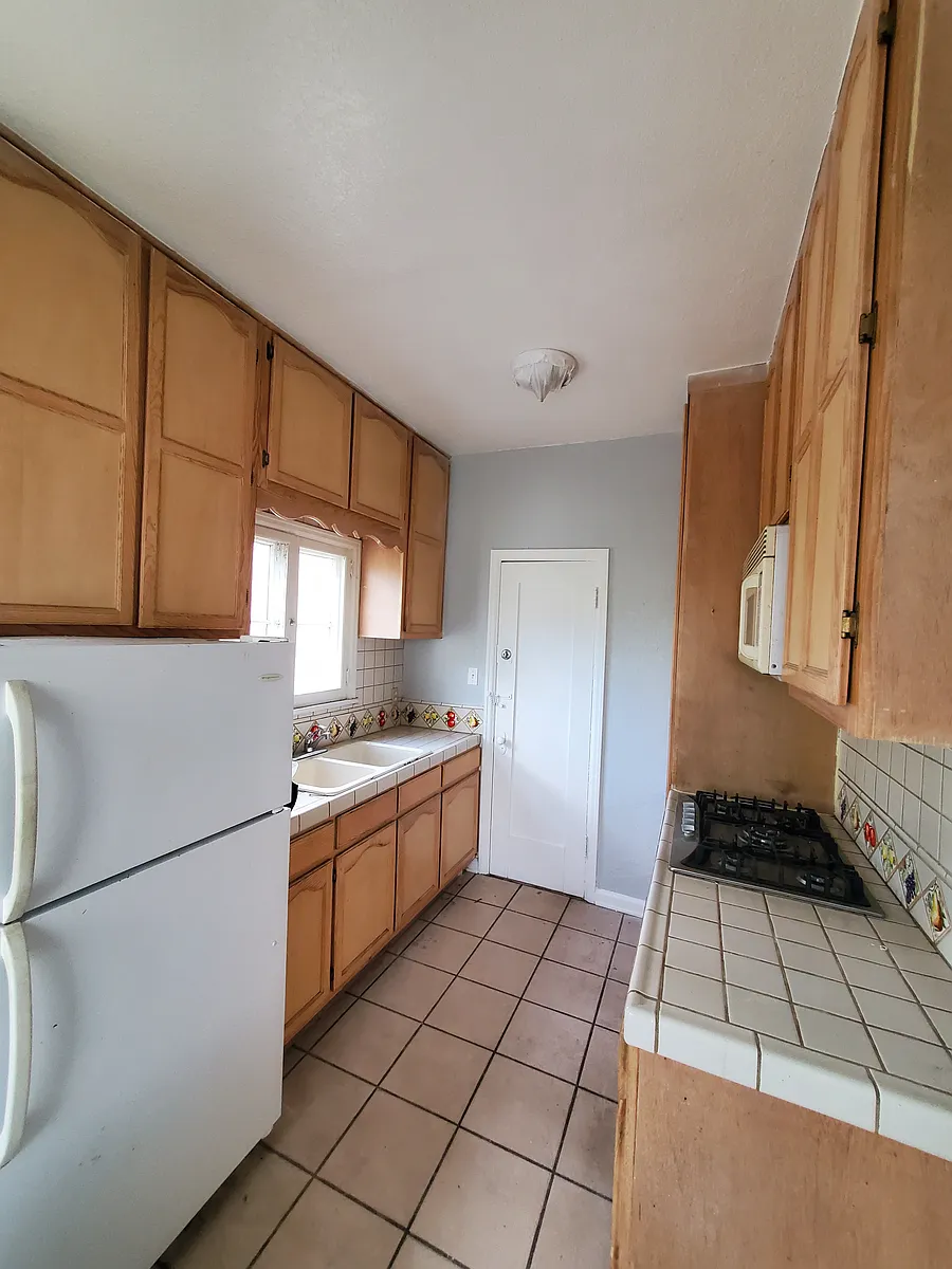 Building Photo - 25 Westmont Dr #8