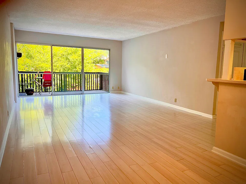 2727 Miradero Dr #207