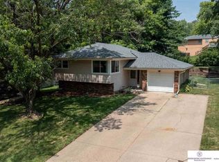 9546 Taylor St, Omaha, NE 68134