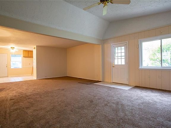 4th image of 411 Fairway Blvd