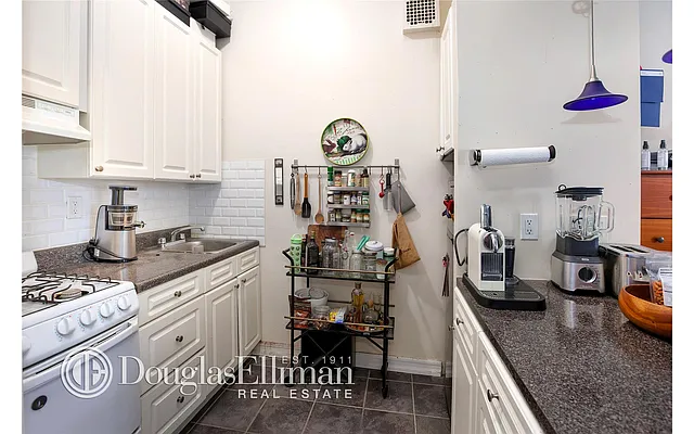 Rented by Douglas Elliman | media 21