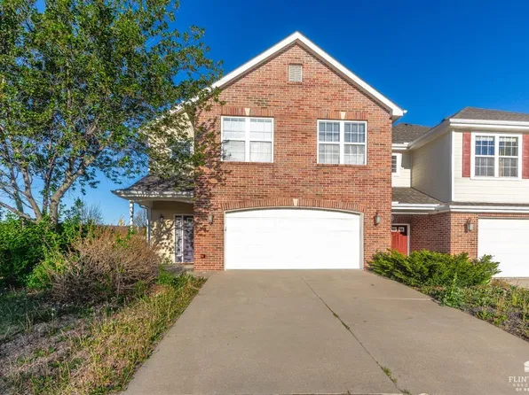 1044 Burton Pl, Manhattan, KS 66503