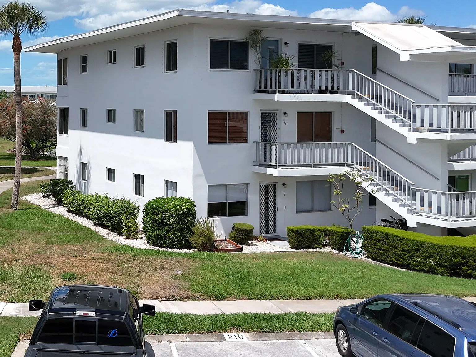 2 bed, 912 sqft, $1,800 — Photo 1