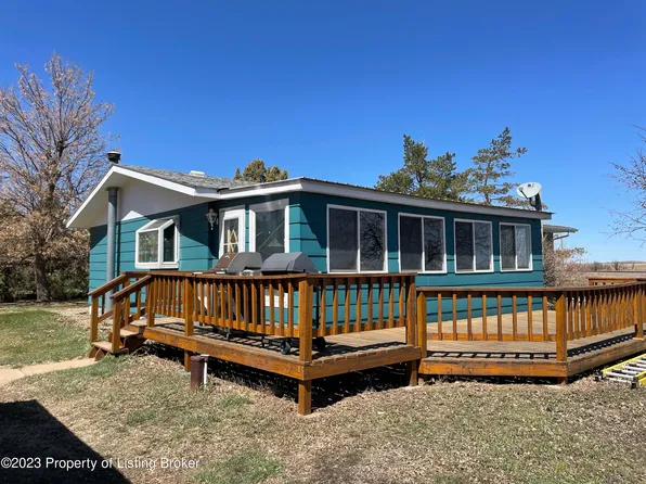 523 8th St NW, Hettinger, ND 58639