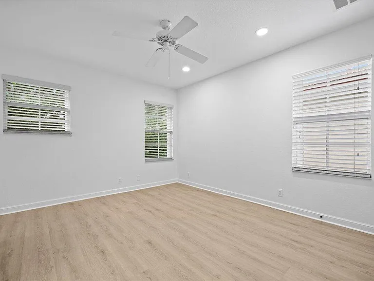 731 Duchess Ct — Photo 14