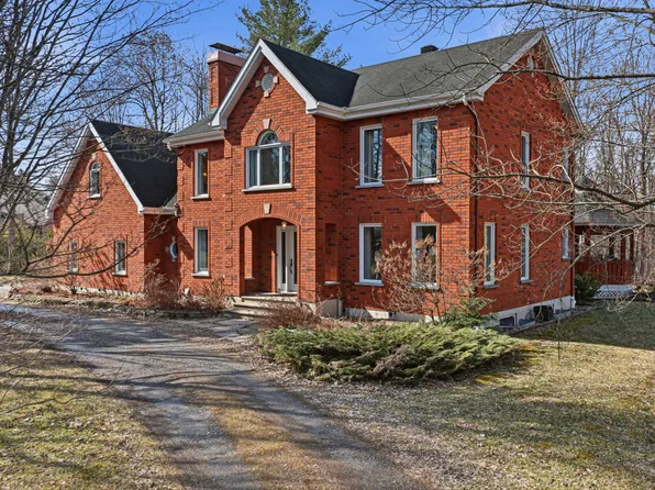 3500 Rue Riopelle Sherbrooke Brompton Rock Forest Saint, Alie/deauvi, QC J1N 0B1