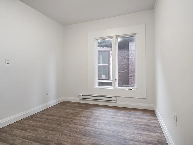 524 King St E #3 — Photo 10