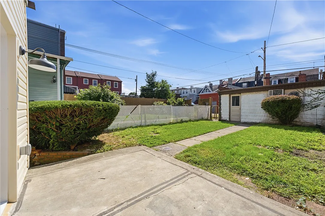 3 bed, 1.5 bath, 1524 sqft, $3,500 — Photo 2