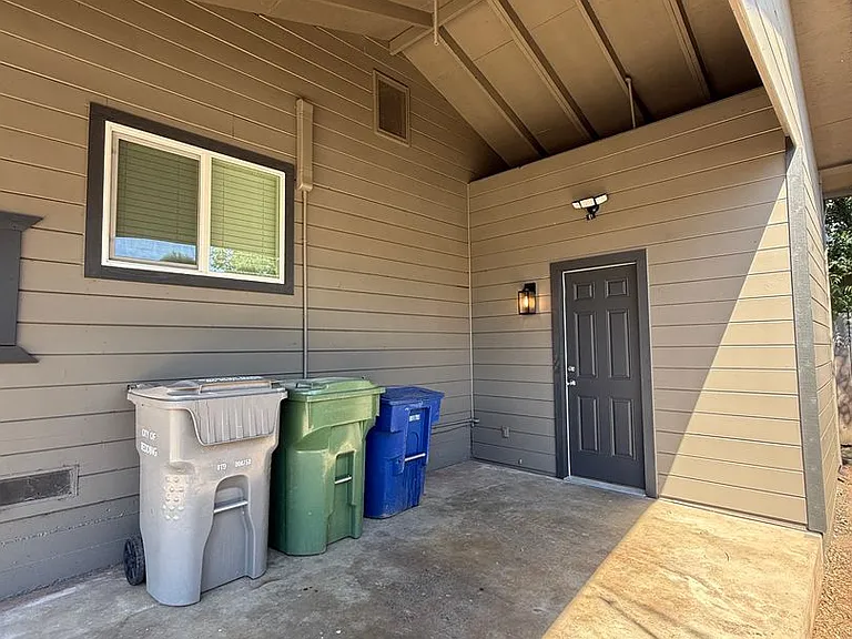 849 West St — Photo 2