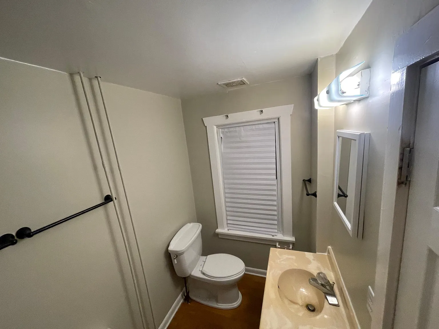 340 N Hook Rd — Photo 2