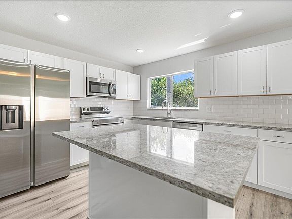 4th image of 1714 SE Elkhart Terrace
