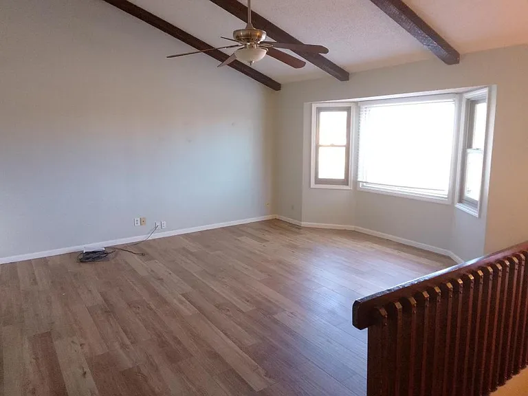 1512 Knollcrest Dr — Photo 10