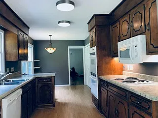 4 bed, 2.5 bath, 1958 sqft, $2,400 — Photo 2