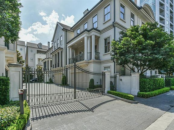2141 Bancroft offers parking for your guests outside your front door and a 2 car epoxy floored/oversized garage just inside the gates of the community.