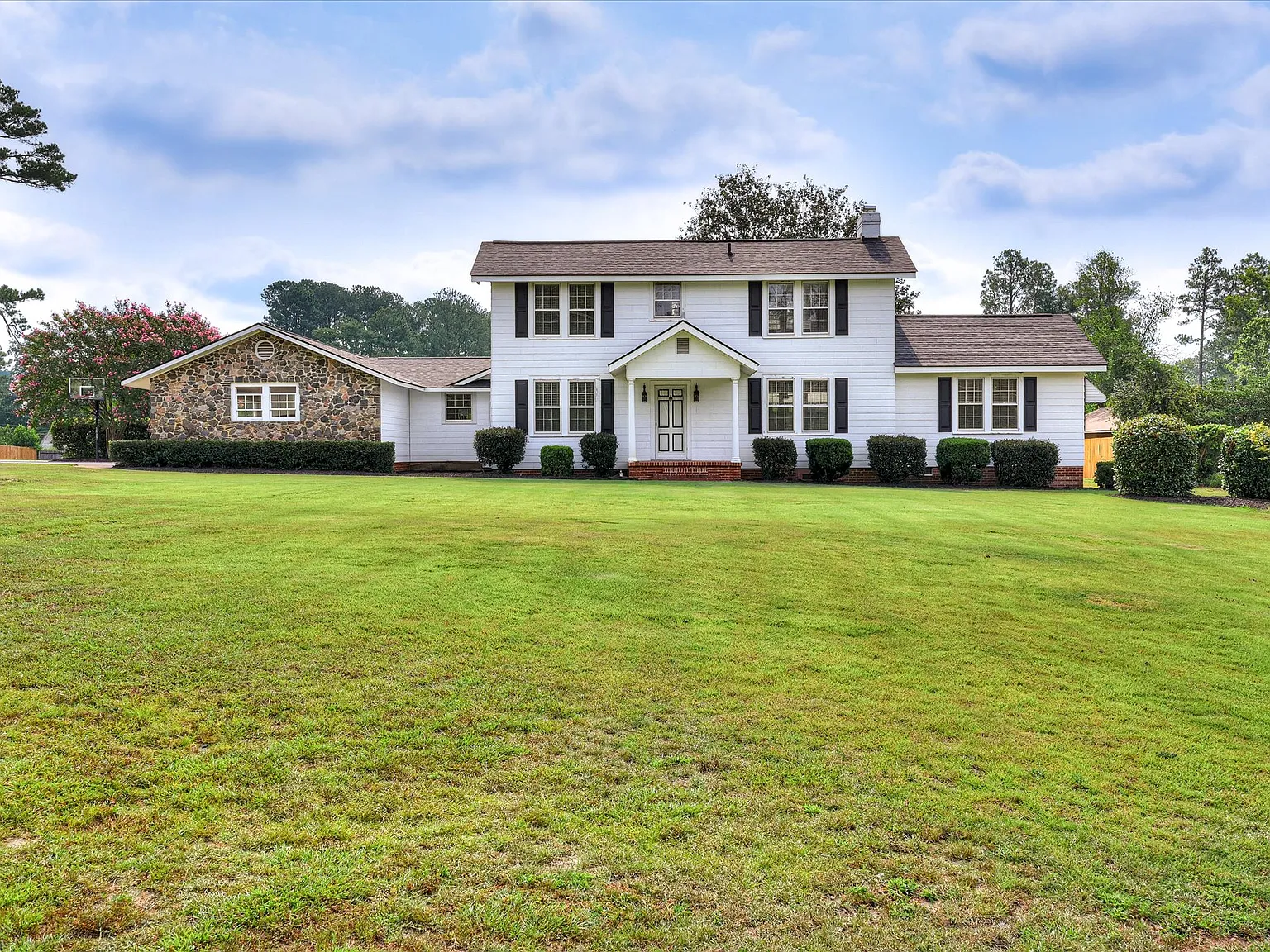 4 bed, 2800 sqft, $2,500 — Photo 1