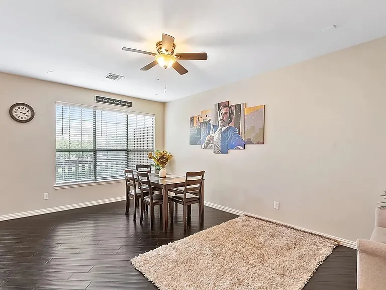 1347 Chase Ln — Photo 2
