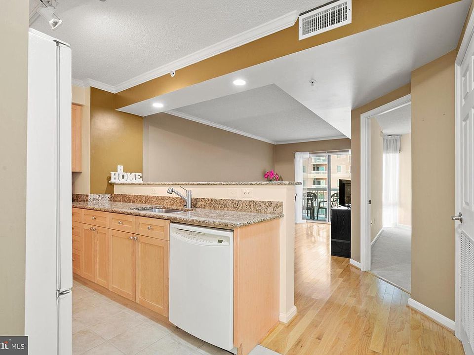 1st image of 3101 Hampton Dr #413