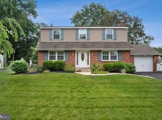 343 Hampton Dr, Feasterville, PA 19053