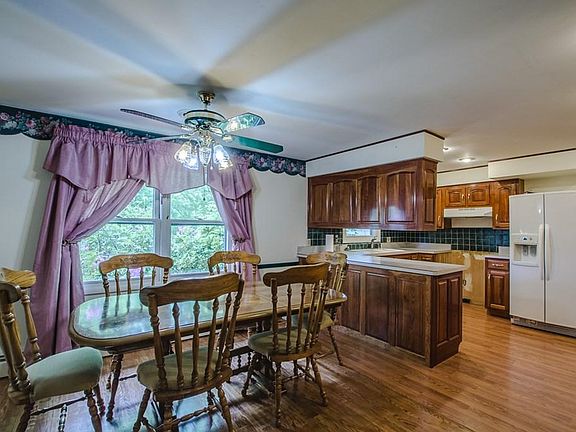 4th image of 439 Craigston Dr
