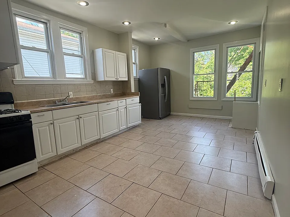 29 Baldwin Ave #2A