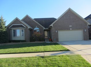 21692 Sandra Theresa Dr, Macomb, MI