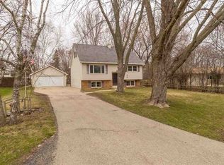 1858 McGann Rd, Neenah, WI 54956