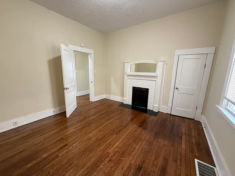 921 Edgemont Ave #921 — Photo 25