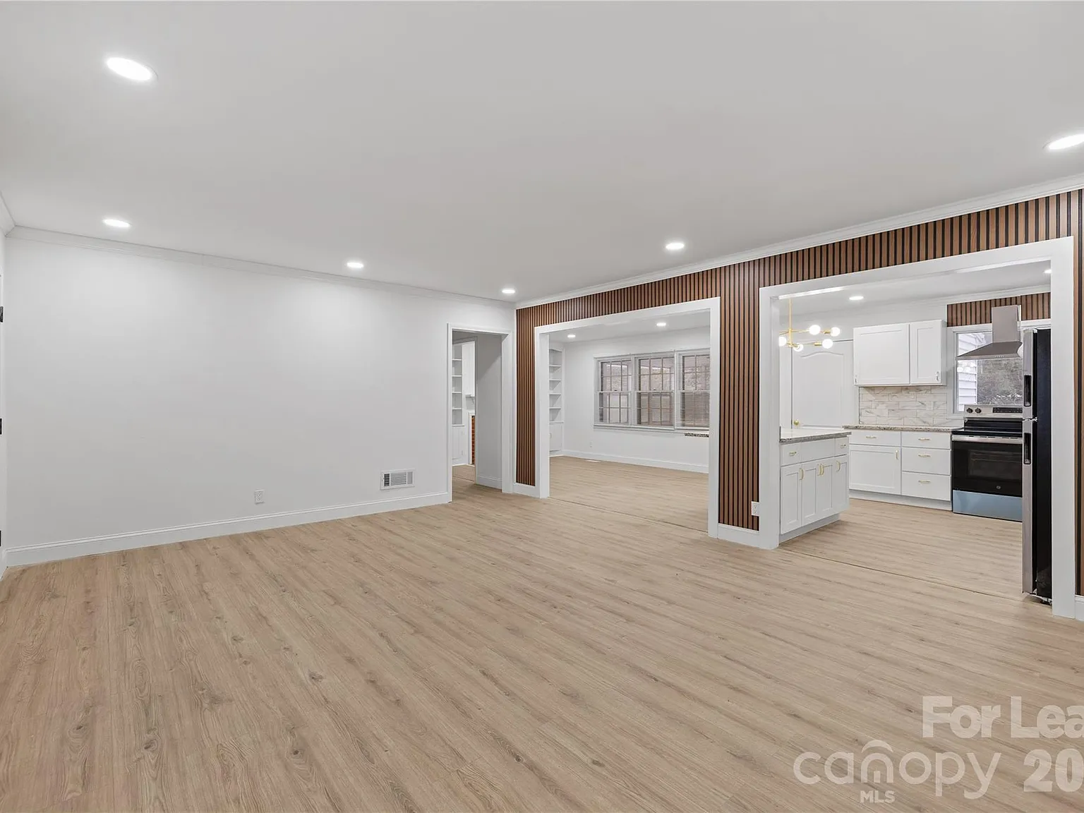 3 bed, 2.0 bath, 1532 sqft, $1,950 — Photo 4