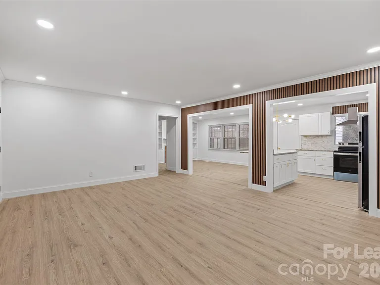 631 Townsend Ave — Photo 4