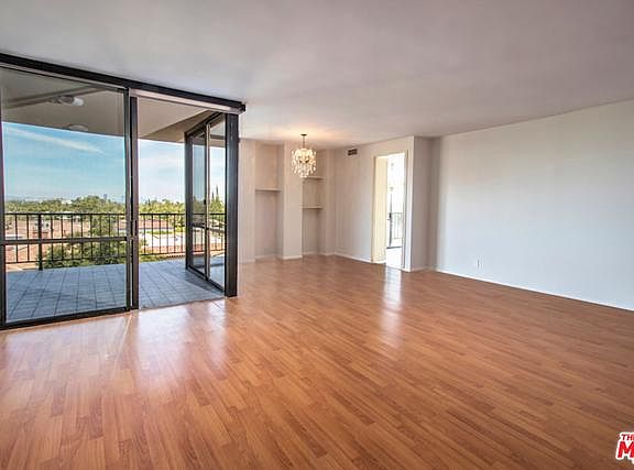 5th image of 211 S Spalding Dr Unit S302