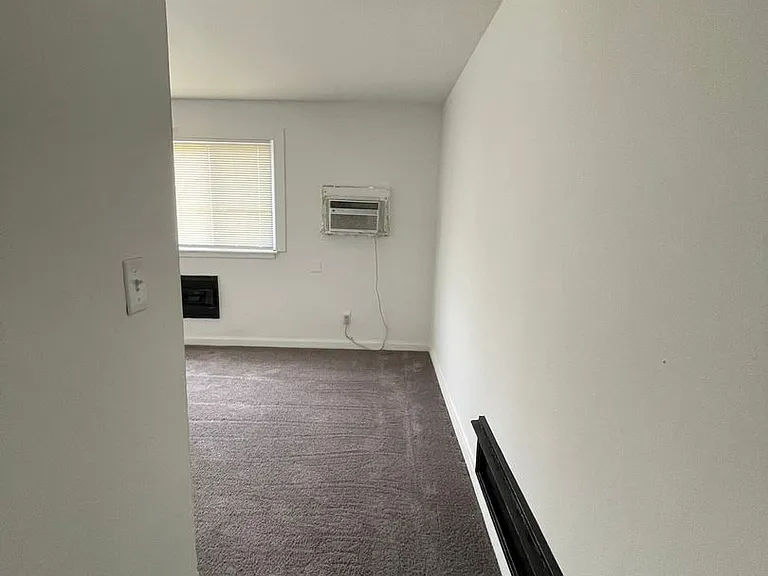 15211 Fenkell St — Photo 7
