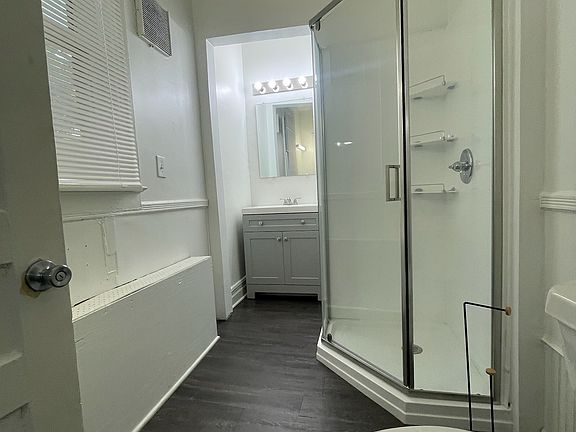 5th image of 212 Ferris St
