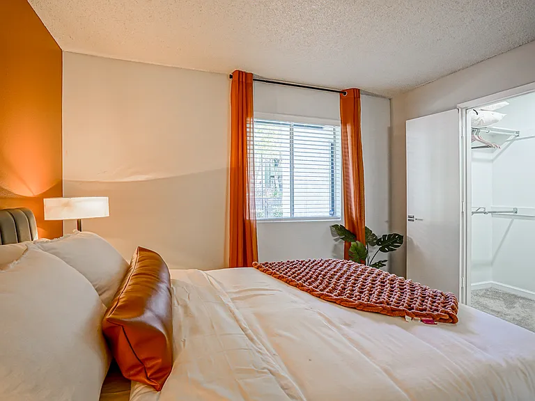 Walk-In Closets - Master Bedroom - Platinum Interior