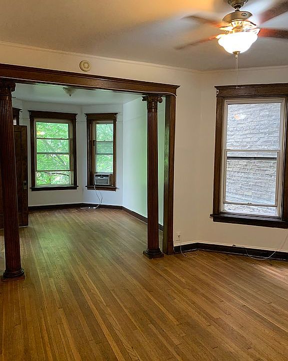 1st image of 1354 N Artesian Ave APT 3