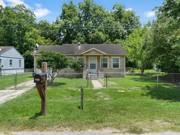 6717 Carver Ave, Hitchcock, TX 77563