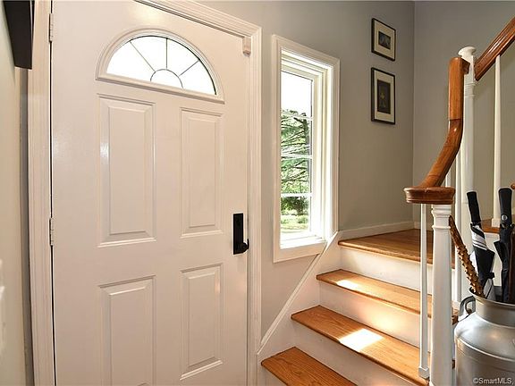 3rd image of 26 Oakhill Ave