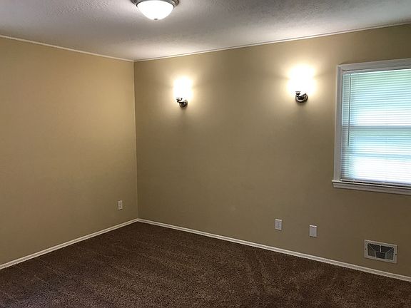 3rd image of 8405 E 103rd Ter
