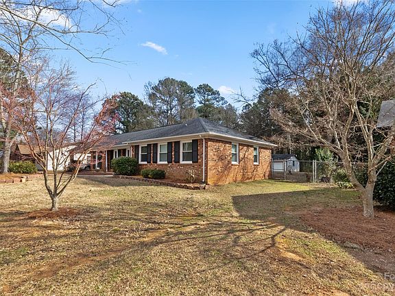 2nd image of 730 Hillcroft Pl