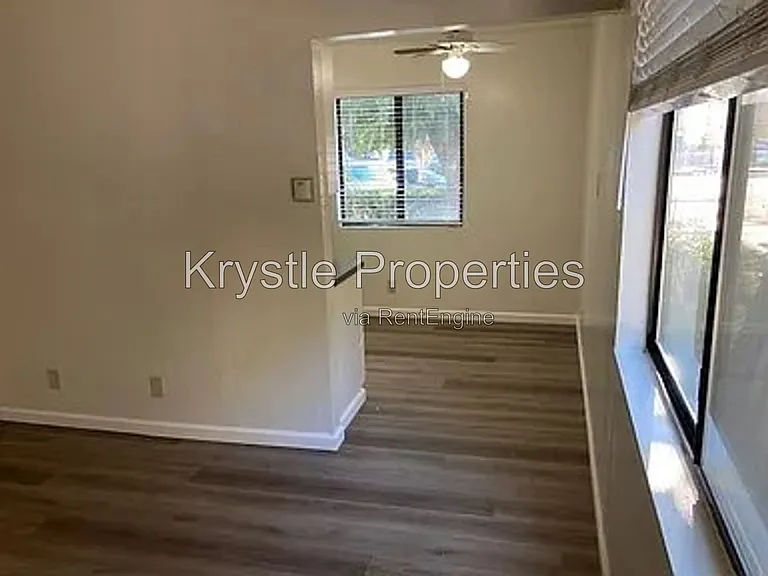 135 W F St — Photo 4