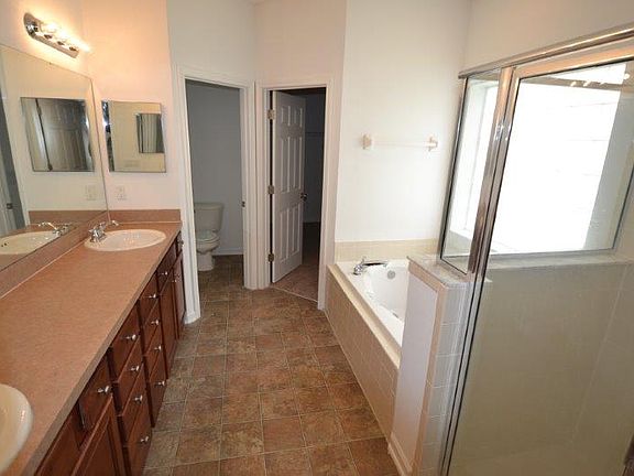 4th image of 1461 Carpathian Dr