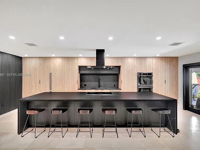 7711 Miami View Dr — Photo 1